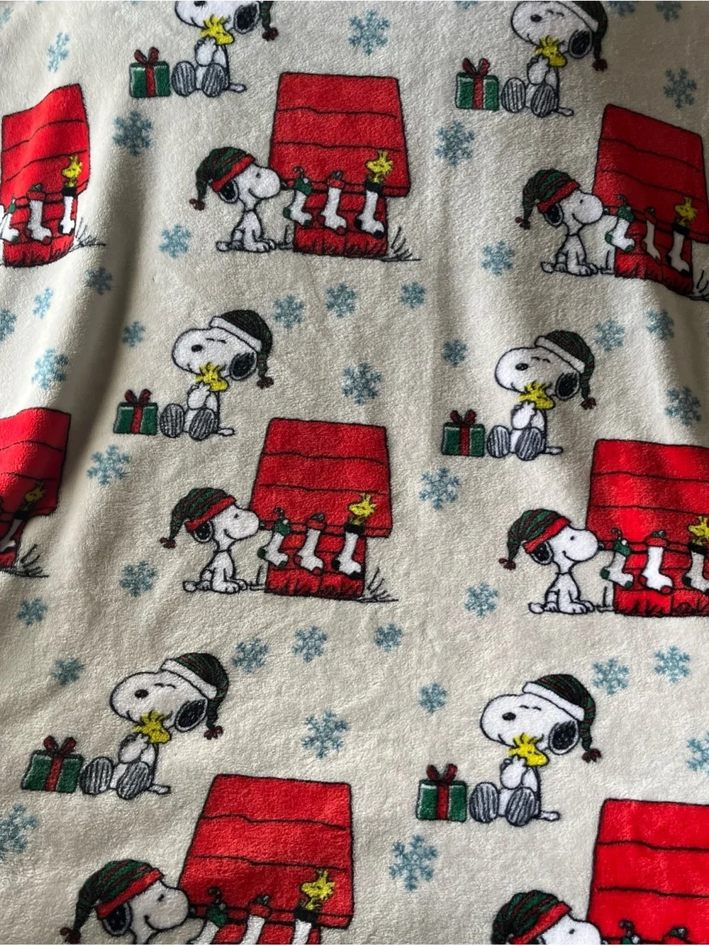 Peanuts Snoopy Christmas Plush Blanket Woodstock Snowflakes Holiday Throw 72x48